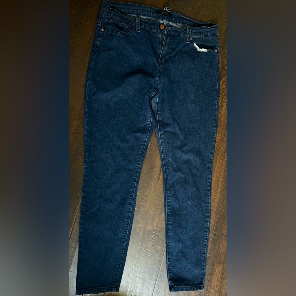 Forever 21 skinny woman’s dark blue jeans size US 31